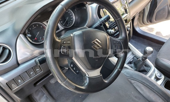 Acheter Occasion Voiture Suzuki Vitara Beige à Brazzaville, Commune de Brazzaville Acheter Occasion Voiture Suzuki Vitara Beige à Brazzaville, Commune de Brazzaville