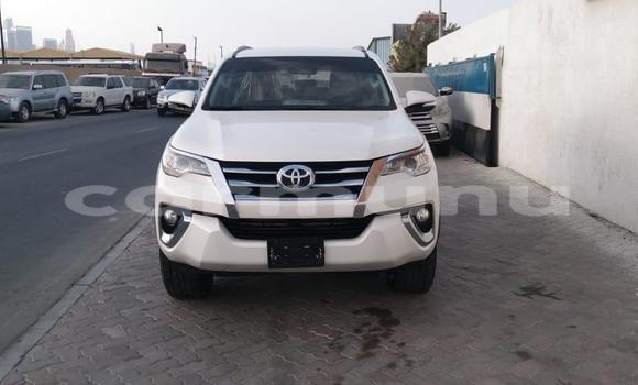 Acheter Neuf Voiture Toyota Fortuner Blanc à Brazzaville, Commune de Brazzaville Acheter Neuf Voiture Toyota Fortuner Blanc à Brazzaville, Commune de Brazzaville