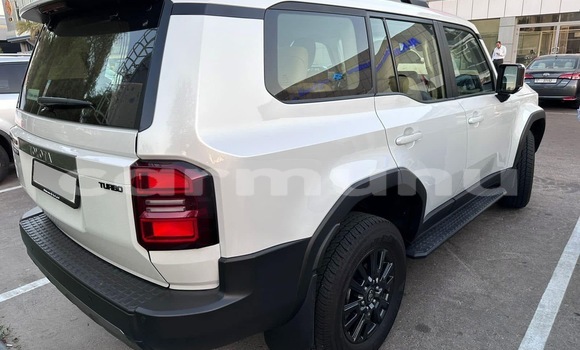 Acheter Occasion Voiture Toyota Prado Blanc à Brazzaville, Commune de Brazzaville Acheter Occasion Voiture Toyota Prado Blanc à Brazzaville, Commune de Brazzaville