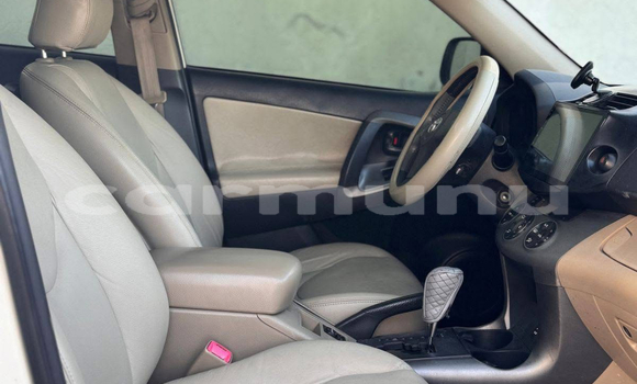 Acheter Occasion Voiture Toyota RAV4 Blanc à Brazzaville, Commune de Brazzaville Acheter Occasion Voiture Toyota RAV4 Blanc à Brazzaville, Commune de Brazzaville