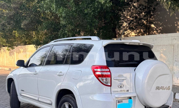Acheter Occasion Voiture Toyota RAV4 Blanc à Brazzaville, Commune de Brazzaville Acheter Occasion Voiture Toyota RAV4 Blanc à Brazzaville, Commune de Brazzaville