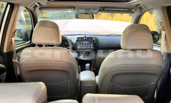 Acheter Occasion Voiture Toyota RAV4 Blanc à Brazzaville, Commune de Brazzaville Acheter Occasion Voiture Toyota RAV4 Blanc à Brazzaville, Commune de Brazzaville