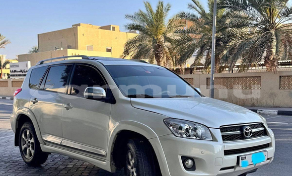 Acheter Occasion Voiture Toyota RAV4 Blanc à Brazzaville, Commune de Brazzaville Acheter Occasion Voiture Toyota RAV4 Blanc à Brazzaville, Commune de Brazzaville