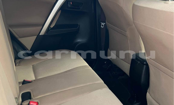 Acheter Occasion Voiture Toyota RAV4 Blanc à Pointe–Noire, Région du Kouilou Acheter Occasion Voiture Toyota RAV4 Blanc à Pointe–Noire, Région du Kouilou