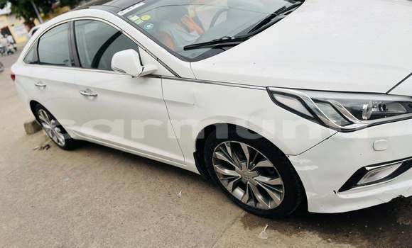 Buy Used Hyundai Sonata White Car in Brazzaville in Municipality of Brazzaville Buy Used Hyundai Sonata White Car in Brazzaville in Municipality of Brazzaville