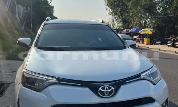 Acheter Occasion Voiture Toyota RAV4 Blanc à Brazzaville, Commune de Brazzaville Acheter Occasion Voiture Toyota RAV4 Blanc à Brazzaville, Commune de Brazzaville