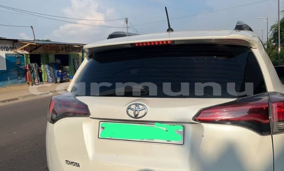 Acheter Occasion Voiture Toyota RAV4 Blanc à Brazzaville, Commune de Brazzaville Acheter Occasion Voiture Toyota RAV4 Blanc à Brazzaville, Commune de Brazzaville