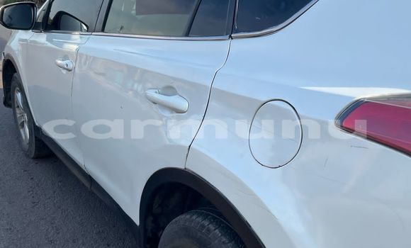 Acheter Occasion Voiture Toyota RAV4 Blanc à Brazzaville, Commune de Brazzaville Acheter Occasion Voiture Toyota RAV4 Blanc à Brazzaville, Commune de Brazzaville