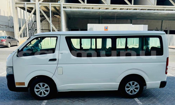 Buy Used Toyota Hiace White Car in Brazzaville in Municipality of Brazzaville Buy Used Toyota Hiace White Car in Brazzaville in Municipality of Brazzaville