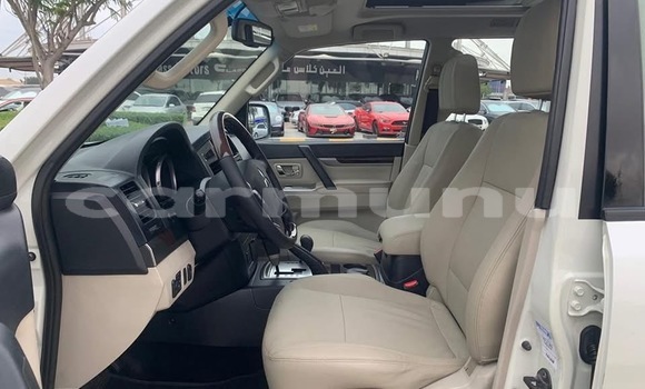 Acheter Occasion Voiture Mitsubishi Pajero Blanc à Pointe–Noire, Région du Kouilou Acheter Occasion Voiture Mitsubishi Pajero Blanc à Pointe–Noire, Région du Kouilou