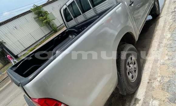 Buy Used Toyota Hiluxe VIGO White Car in Brazzaville in Municipality of Brazzaville Buy Used Toyota Hiluxe VIGO White Car in Brazzaville in Municipality of Brazzaville
