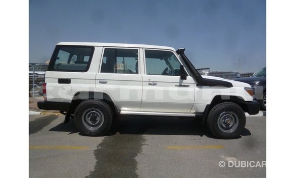 Buy Import Toyota Land Cruiser White Car in Import - Dubai in Region of Bouenza Buy Import Toyota Land Cruiser White Car in Import - Dubai in Region of Bouenza