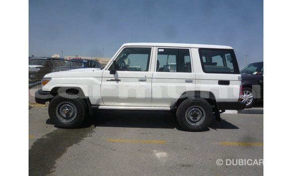 Buy Import Toyota Land Cruiser White Car in Import - Dubai in Region of Bouenza Buy Import Toyota Land Cruiser White Car in Import - Dubai in Region of Bouenza