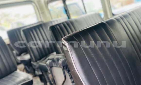 Buy Used Toyota Hiace White Car in Brazzaville in Municipality of Brazzaville Buy Used Toyota Hiace White Car in Brazzaville in Municipality of Brazzaville