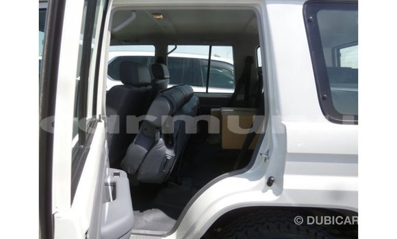 Buy Import Toyota Land Cruiser White Car in Import - Dubai in Region of Bouenza Buy Import Toyota Land Cruiser White Car in Import - Dubai in Region of Bouenza
