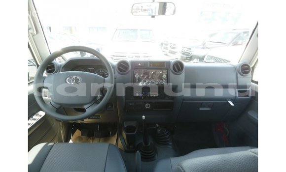 Buy Import Toyota Land Cruiser White Car in Import - Dubai in Region of Bouenza Buy Import Toyota Land Cruiser White Car in Import - Dubai in Region of Bouenza