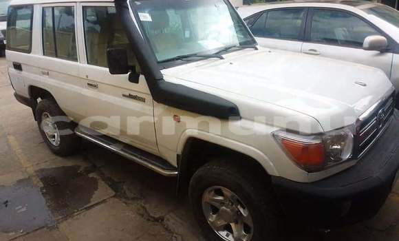 Acheter Occasion Voiture Toyota Land Cruiser Blanc à Brazzaville, Commune de Brazzaville Acheter Occasion Voiture Toyota Land Cruiser Blanc à Brazzaville, Commune de Brazzaville