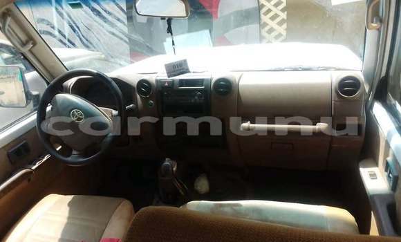 Acheter Occasion Voiture Toyota Land Cruiser Blanc à Brazzaville, Commune de Brazzaville Acheter Occasion Voiture Toyota Land Cruiser Blanc à Brazzaville, Commune de Brazzaville