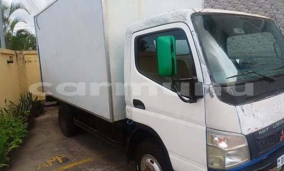 Acheter Occasion Voiture Mitsubishi Carisma Blanc à Brazzaville, Commune de Brazzaville Acheter Occasion Voiture Mitsubishi Carisma Blanc à Brazzaville, Commune de Brazzaville