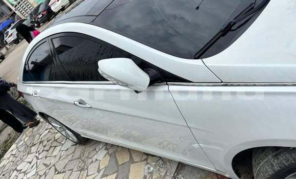 Acheter Occasion Voiture Hyundai Sonata Blanc à Brazzaville, Commune de Brazzaville Acheter Occasion Voiture Hyundai Sonata Blanc à Brazzaville, Commune de Brazzaville