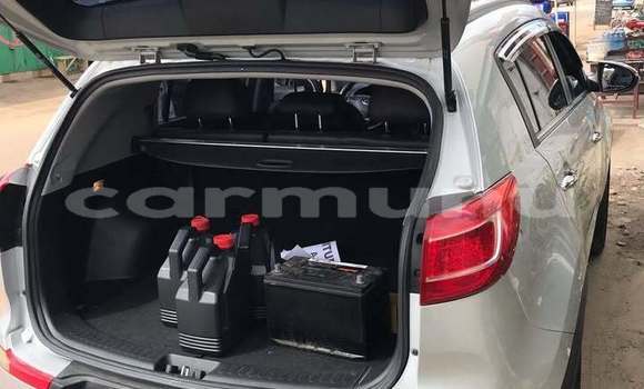 Acheter Occasion Voiture Kia Sportage Blanc à Brazzaville, Commune de Brazzaville Acheter Occasion Voiture Kia Sportage Blanc à Brazzaville, Commune de Brazzaville