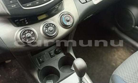 Acheter Occasion Voiture Toyota RAV4 Blanc à Brazzaville, Commune de Brazzaville Acheter Occasion Voiture Toyota RAV4 Blanc à Brazzaville, Commune de Brazzaville