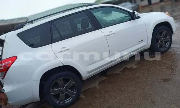 Acheter Occasion Voiture Toyota RAV4 Blanc à Brazzaville, Commune de Brazzaville Acheter Occasion Voiture Toyota RAV4 Blanc à Brazzaville, Commune de Brazzaville