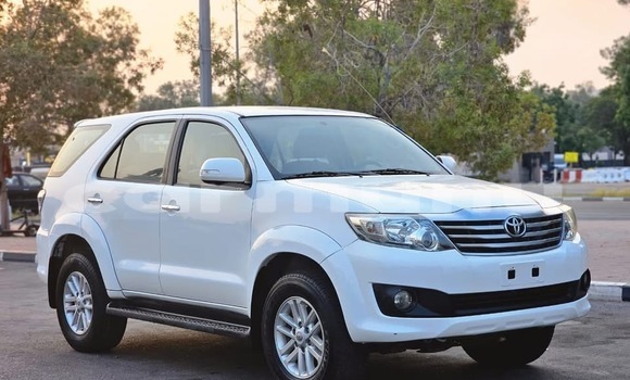 Acheter Occasion Voiture Toyota Fortuner Blanc à Brazzaville, Commune de Brazzaville Acheter Occasion Voiture Toyota Fortuner Blanc à Brazzaville, Commune de Brazzaville