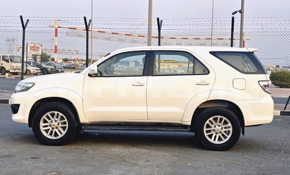 Acheter Occasion Voiture Toyota Fortuner Blanc à Brazzaville, Commune de Brazzaville Acheter Occasion Voiture Toyota Fortuner Blanc à Brazzaville, Commune de Brazzaville