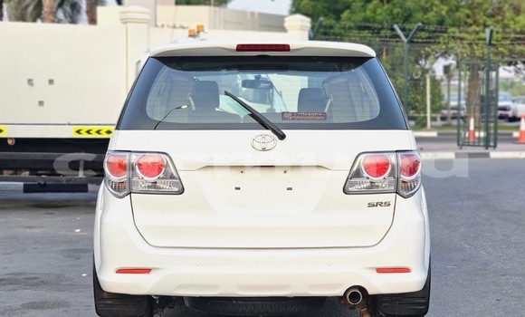 Acheter Occasion Voiture Toyota Fortuner Blanc à Brazzaville, Commune de Brazzaville Acheter Occasion Voiture Toyota Fortuner Blanc à Brazzaville, Commune de Brazzaville