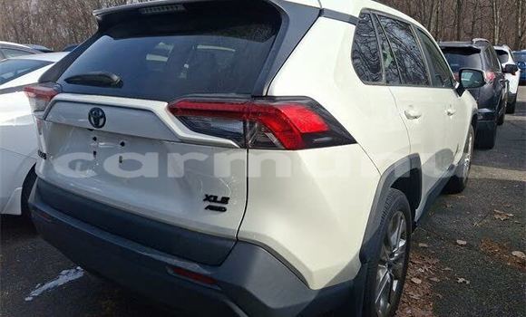 Acheter Occasion Voiture Toyota RAV4 Blanc à Brazzaville, Commune de Brazzaville Acheter Occasion Voiture Toyota RAV4 Blanc à Brazzaville, Commune de Brazzaville