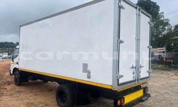 Acheter Occasion Utilitaire Toyota Dyna Blanc à Brazzaville, Commune de Brazzaville Acheter Occasion Utilitaire Toyota Dyna Blanc à Brazzaville, Commune de Brazzaville