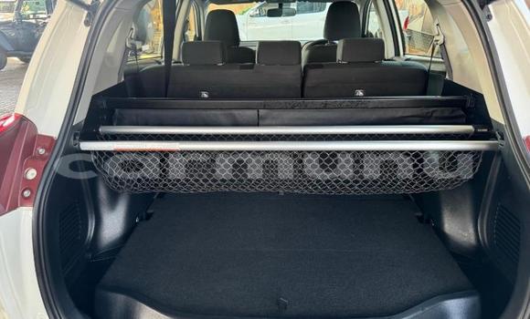 Acheter Occasion Voiture Toyota RAV4 Blanc à Brazzaville, Commune de Brazzaville Acheter Occasion Voiture Toyota RAV4 Blanc à Brazzaville, Commune de Brazzaville