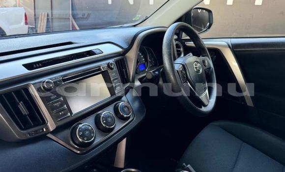 Acheter Occasion Voiture Toyota RAV4 Blanc à Brazzaville, Commune de Brazzaville Acheter Occasion Voiture Toyota RAV4 Blanc à Brazzaville, Commune de Brazzaville