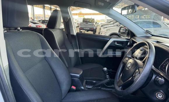 Acheter Occasion Voiture Toyota RAV4 Blanc à Brazzaville, Commune de Brazzaville Acheter Occasion Voiture Toyota RAV4 Blanc à Brazzaville, Commune de Brazzaville