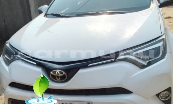 Acheter Occasion Voiture Toyota RAV4 Blanc à Brazzaville, Commune de Brazzaville Acheter Occasion Voiture Toyota RAV4 Blanc à Brazzaville, Commune de Brazzaville
