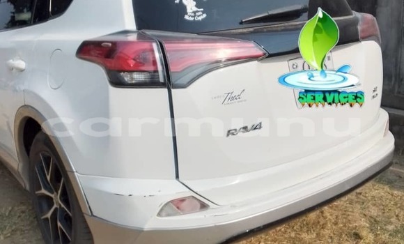 Acheter Occasion Voiture Toyota RAV4 Blanc à Brazzaville, Commune de Brazzaville Acheter Occasion Voiture Toyota RAV4 Blanc à Brazzaville, Commune de Brazzaville