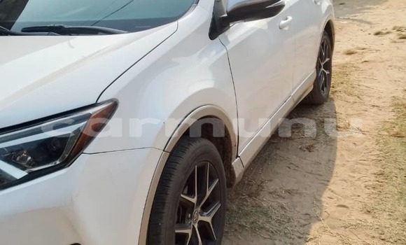 Acheter Occasion Voiture Toyota RAV4 Blanc à Brazzaville, Commune de Brazzaville Acheter Occasion Voiture Toyota RAV4 Blanc à Brazzaville, Commune de Brazzaville