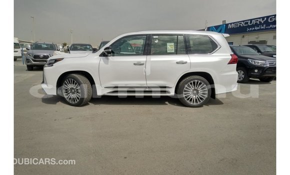 Acheter Import Voiture Lexus LX Blanc à Import - Dubai, Région de la Bouenza