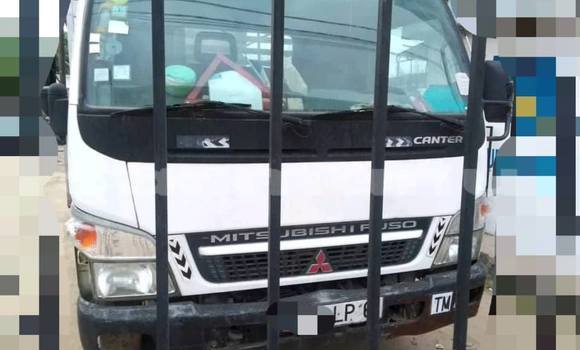 Buy Used Mitsubishi L400 White Truck in Brazzaville in Municipality of Brazzaville