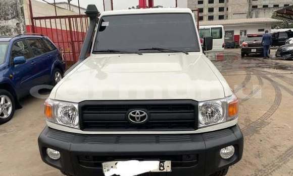 Acheter Occasion Voiture Toyota bB Blanc à Brazzaville, Commune de Brazzaville Acheter Occasion Voiture Toyota bB Blanc à Brazzaville, Commune de Brazzaville