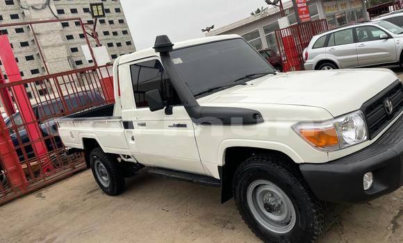 Buy Used Toyota bB White Car in Brazzaville in Municipality of Brazzaville Buy Used Toyota bB White Car in Brazzaville in Municipality of Brazzaville
