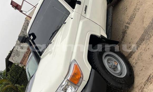 Buy Used Toyota bB White Car in Brazzaville in Municipality of Brazzaville Buy Used Toyota bB White Car in Brazzaville in Municipality of Brazzaville