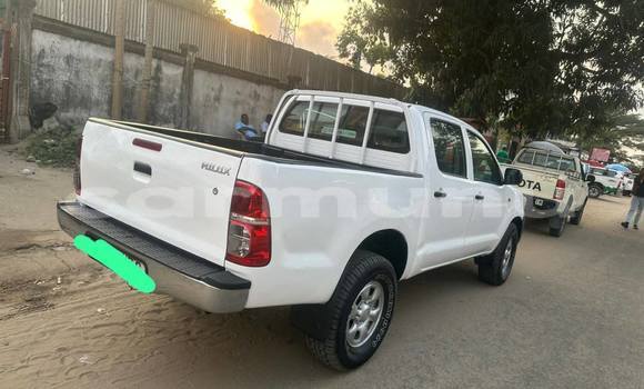 Buy Used Toyota Hilux White Car in Brazzaville in Municipality of Brazzaville Buy Used Toyota Hilux White Car in Brazzaville in Municipality of Brazzaville