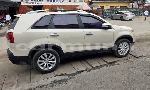 Acheter Occasion Voiture Kia Sorento Blanc à Brazzaville, Commune de Brazzaville Acheter Occasion Voiture Kia Sorento Blanc à Brazzaville, Commune de Brazzaville