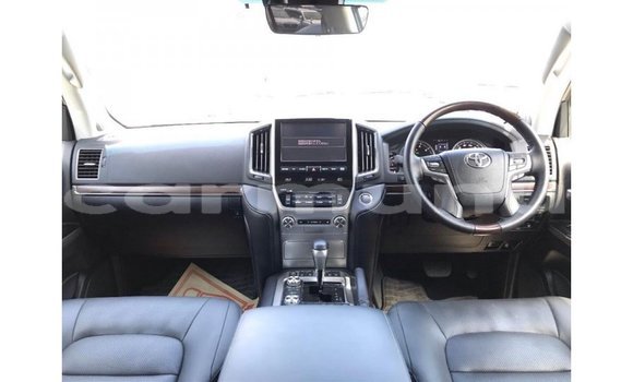 Acheter Import Voiture Toyota Land Cruiser Blanc à Import - Dubai, Région de la Bouenza Acheter Import Voiture Toyota Land Cruiser Blanc à Import - Dubai, Région de la Bouenza