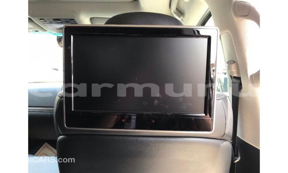 Acheter Import Voiture Toyota Land Cruiser Blanc à Import - Dubai, Région de la Bouenza Acheter Import Voiture Toyota Land Cruiser Blanc à Import - Dubai, Région de la Bouenza