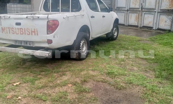 Buy Used Mitsubishi L200 White Car in Brazzaville in Municipality of Brazzaville Buy Used Mitsubishi L200 White Car in Brazzaville in Municipality of Brazzaville