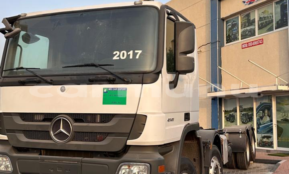 Buy Used Mercedes‒Benz Truck White Truck in Import - Dubai in Region of Bouenza Buy Used Mercedes‒Benz Truck White Truck in Import - Dubai in Region of Bouenza