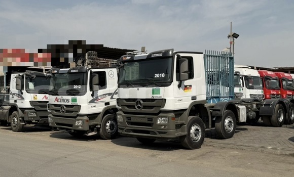 Buy Used Mercedes‒Benz Truck White Truck in Import - Dubai in Region of Bouenza Buy Used Mercedes‒Benz Truck White Truck in Import - Dubai in Region of Bouenza